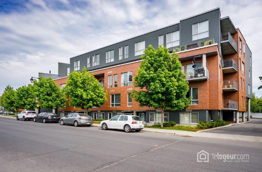 680 – 204 Ch. Bord-du-lac-Lakeshore, 4 1/2, 5 Électro inclus, Garage, A/C,